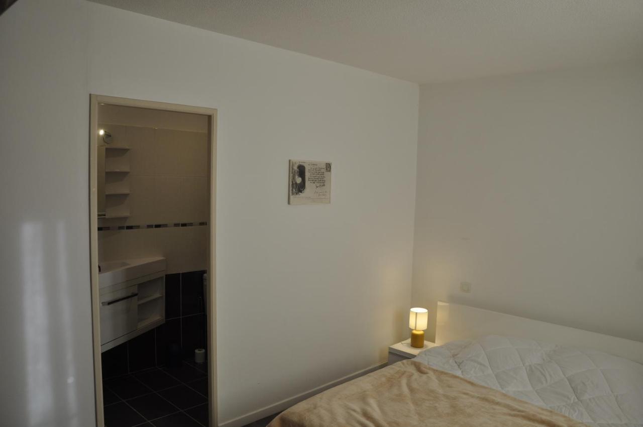 Le Gite Des Cinq Cepages Frejus Exterior photo